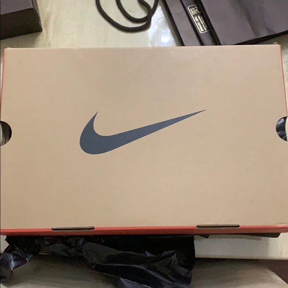 ***100 % Authentic** Jordan 11 Bred (19) - Picture 5 of 5